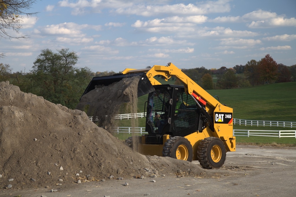 Šmykom riadený nakladač CAT 246D