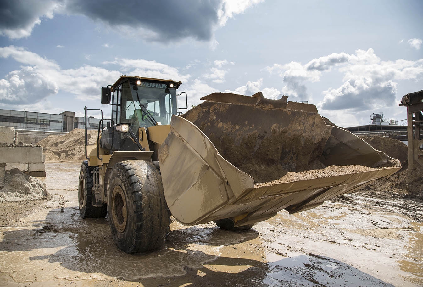 Čelný lopatový nakladač CAT 950GC