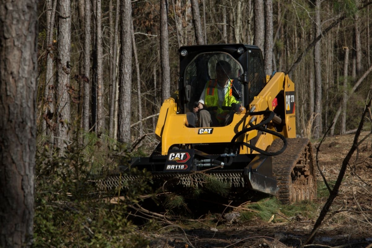Krovinorez Caterpillar BR118