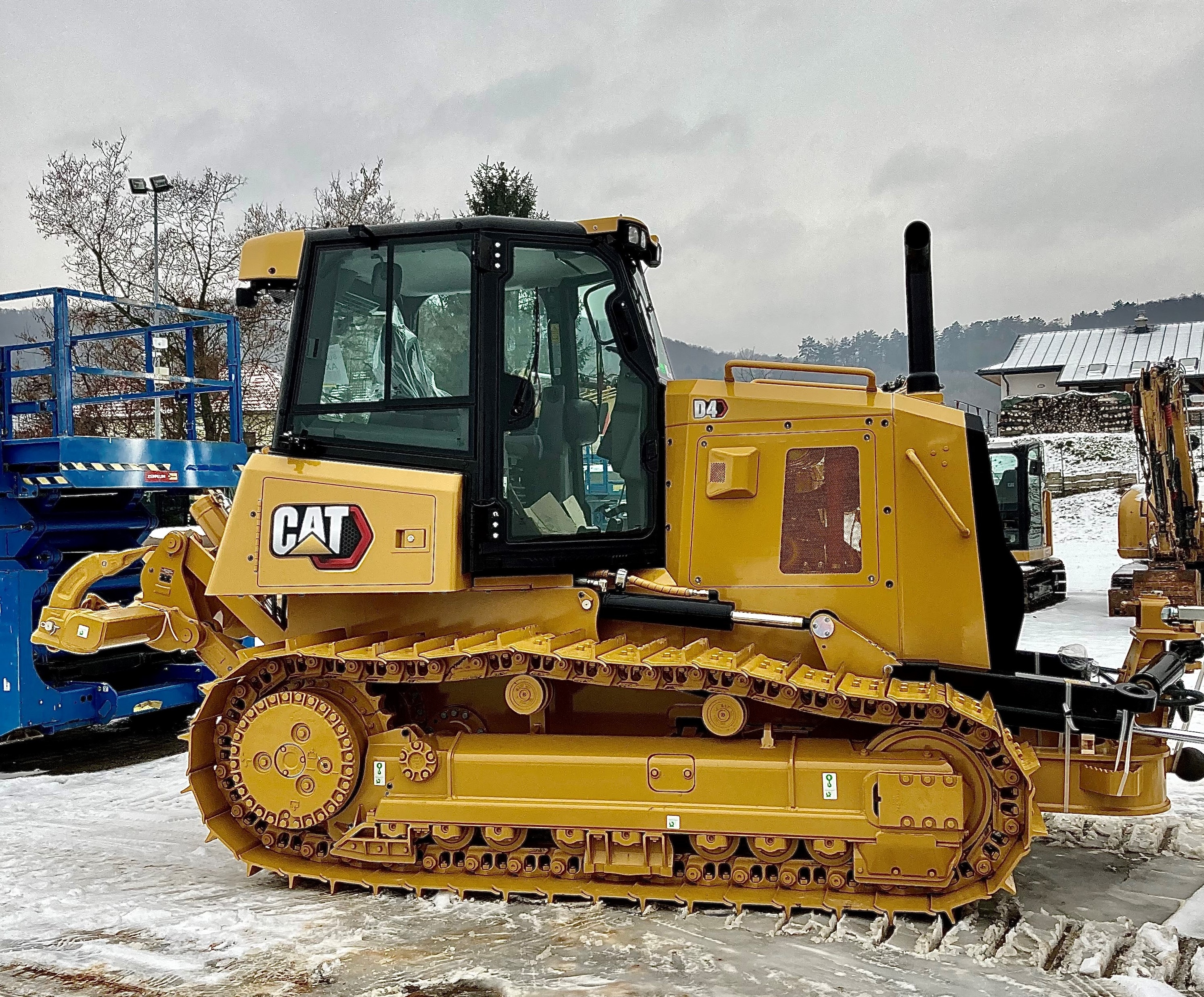 Pásový dozér Caterpillar D4 LPG