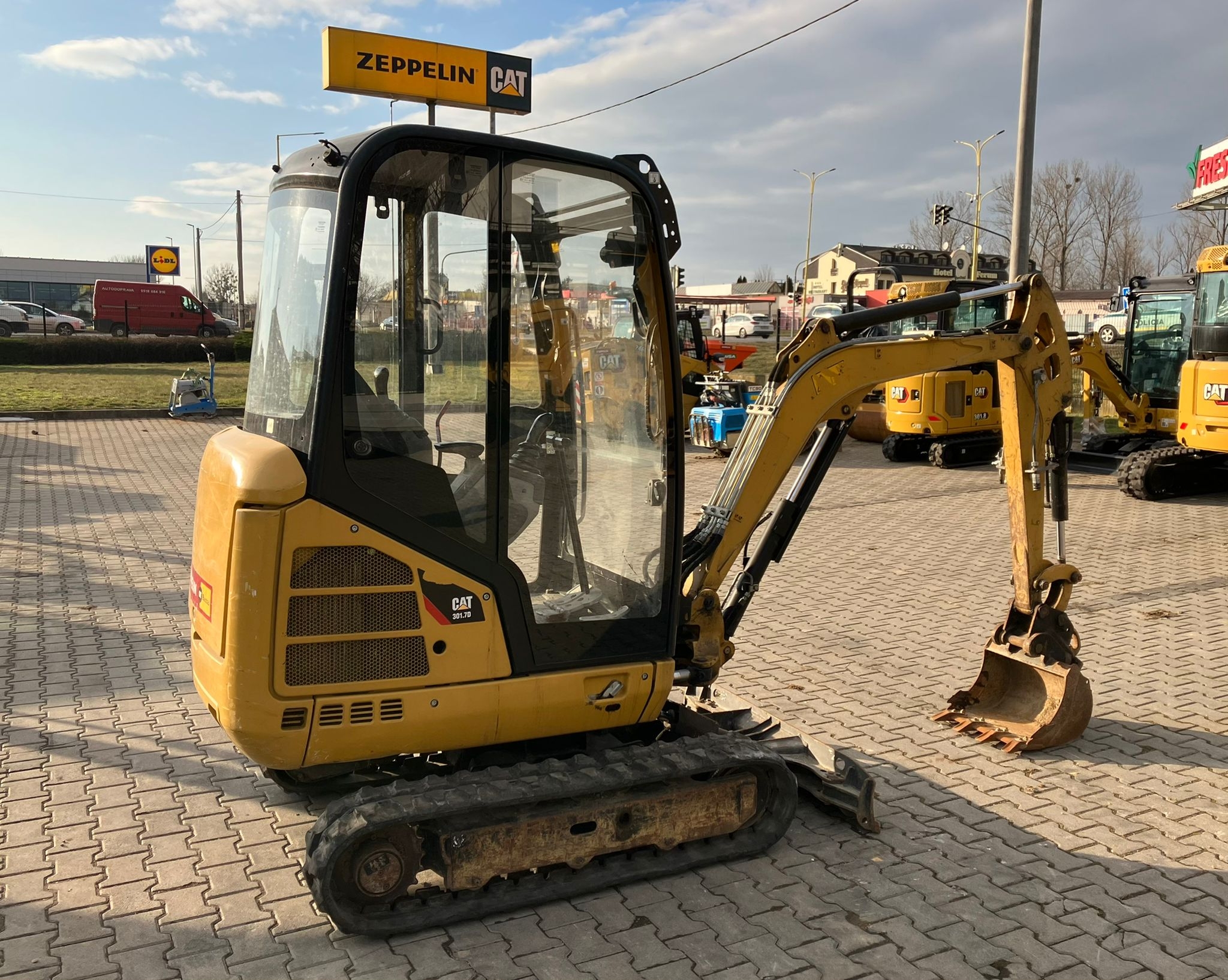 Pásové rýpadlo Caterpillar 301.7D