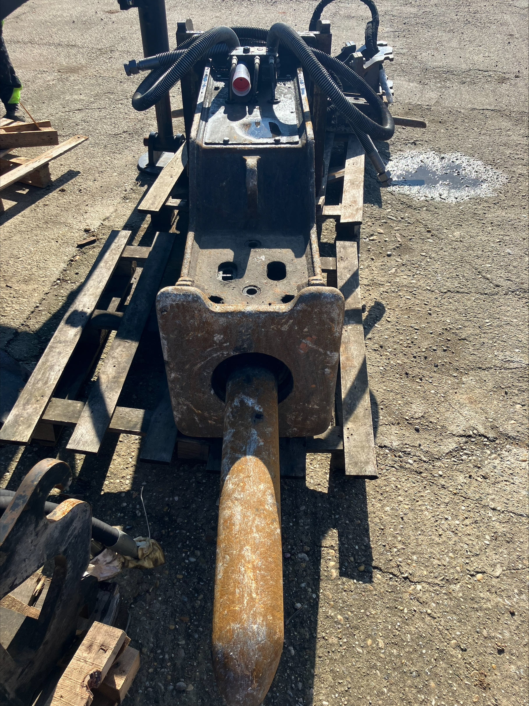 Kladivo Cat H120 - použitý stroj XXX00000