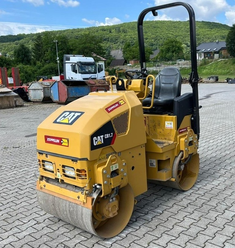 Živičný valec CAT® CB 1.7 - použitý stroj XXX00000 1