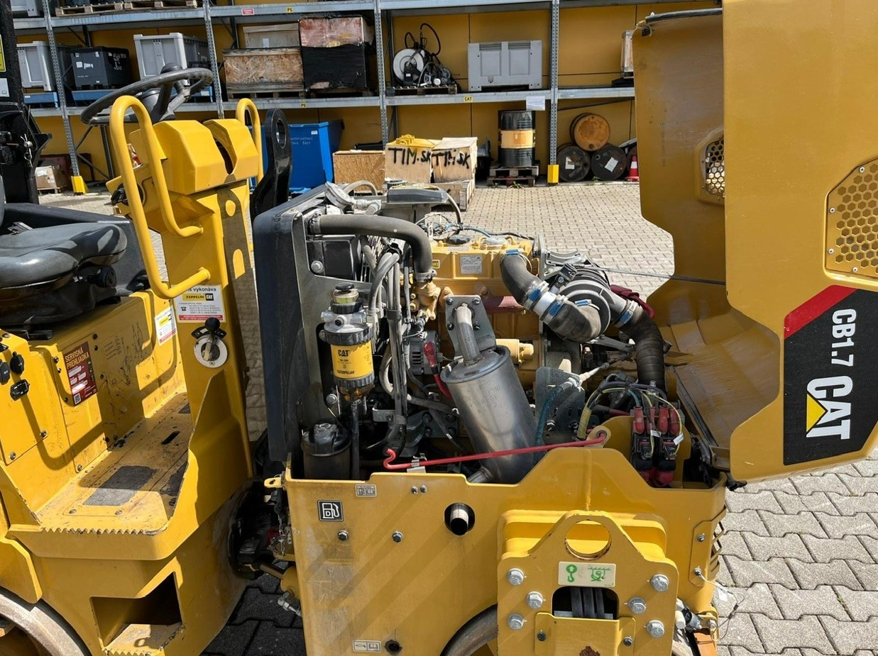 Živičný valec CAT® CB 1.7 - použitý stroj XXX00000 5